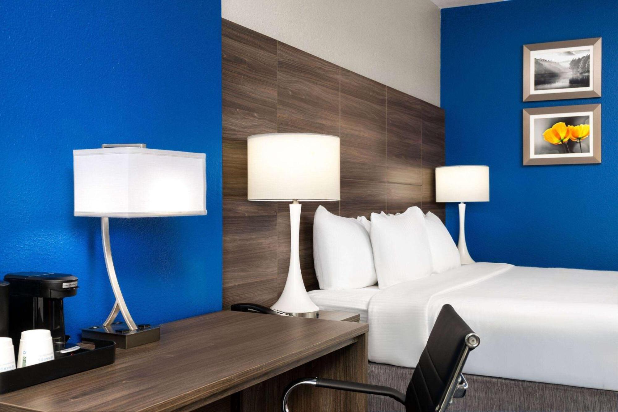 La Quinta By Wyndham Denton - University Drive Экстерьер фото